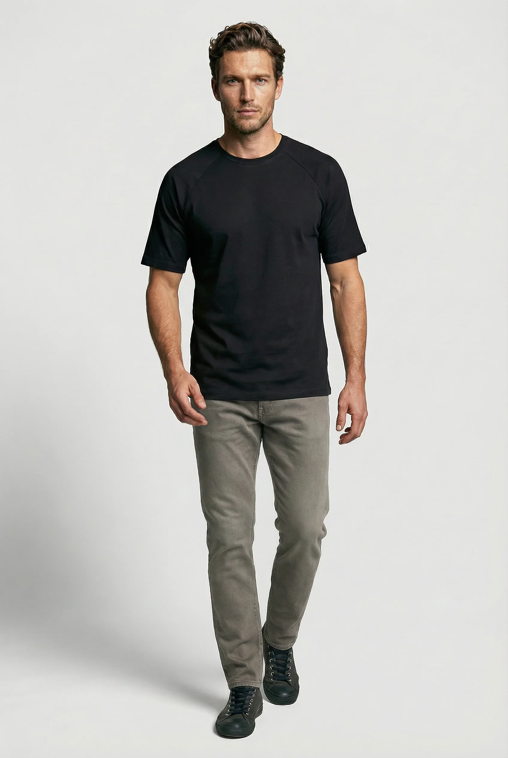 Hoxton Raglan Sleeve Fitted T-shirt - Black - Image 3